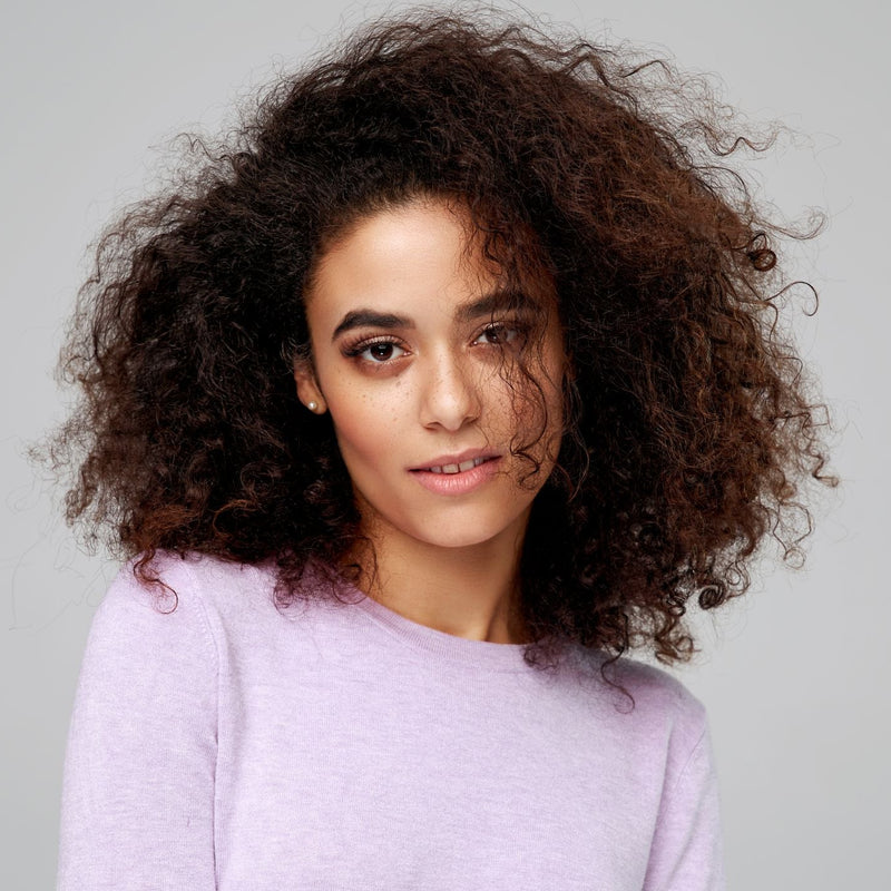 5 Causes of Frizzy Curls & How to Prevent It